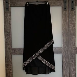 J.R. Nites by Caliendo women’s black sequined skirt. Size 8P.